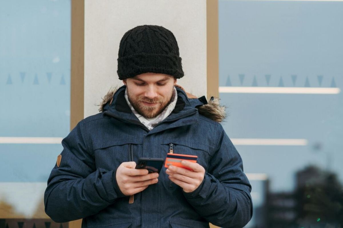 Free Government Cell Phones in Poteau Oklahoma: How to Apply & Qualify