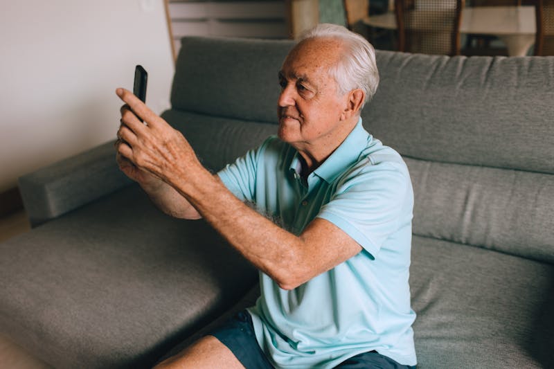 free phone for low income seniors