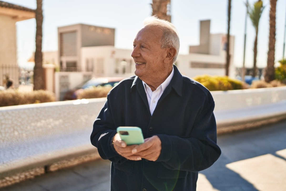 Are Free Phone Deals Worth It? 5 Truth About “Free” Offers