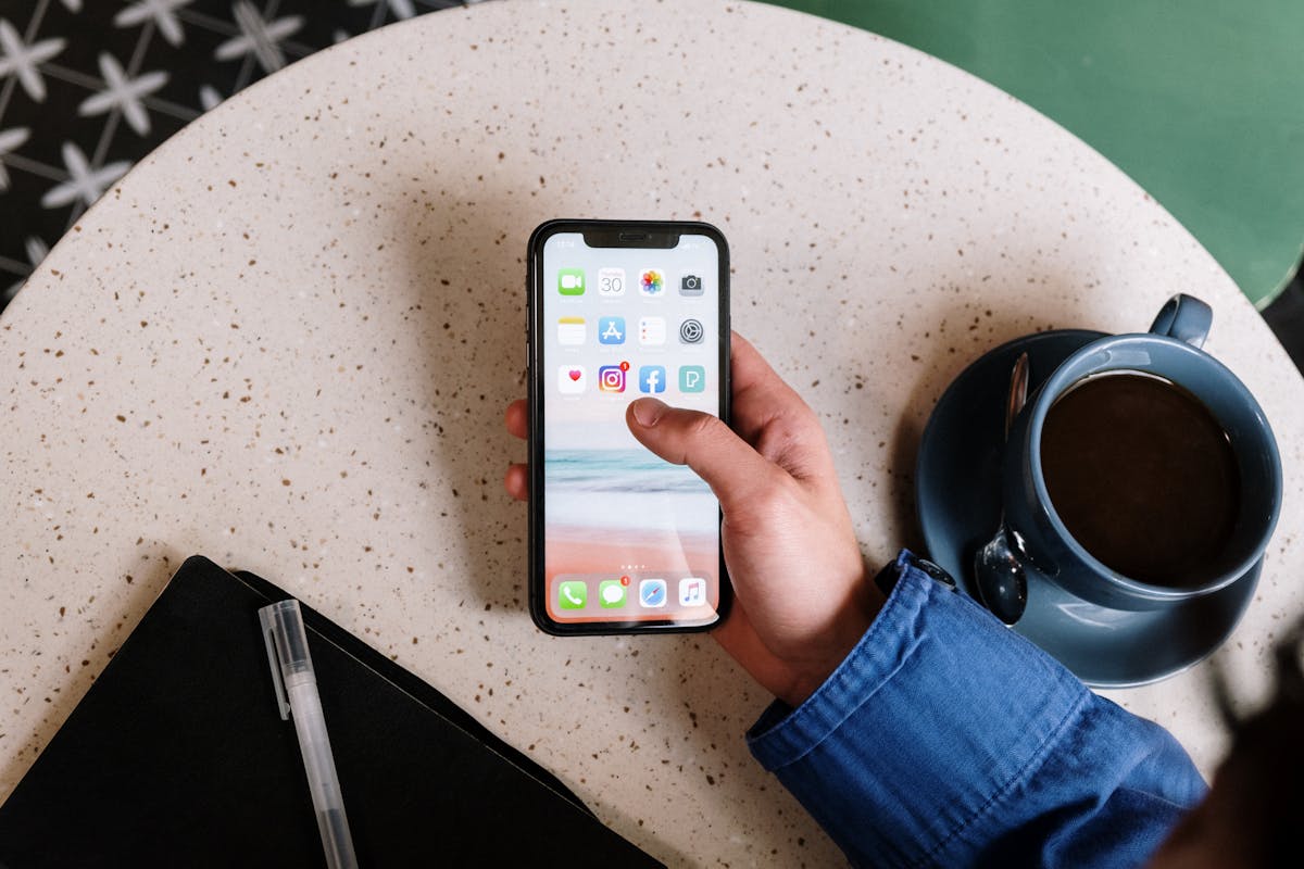 Where Can I Pick Up a Free Government Phone? 3 Things You Need To Know!