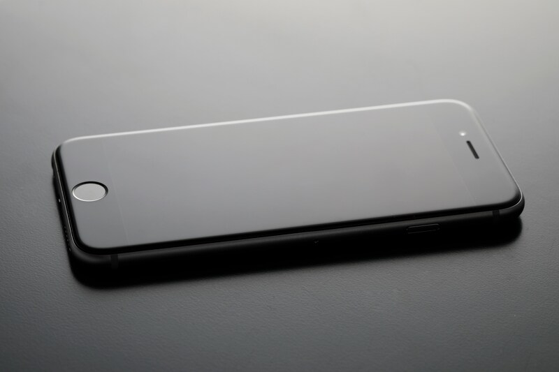 does iphone 7 plus have esim