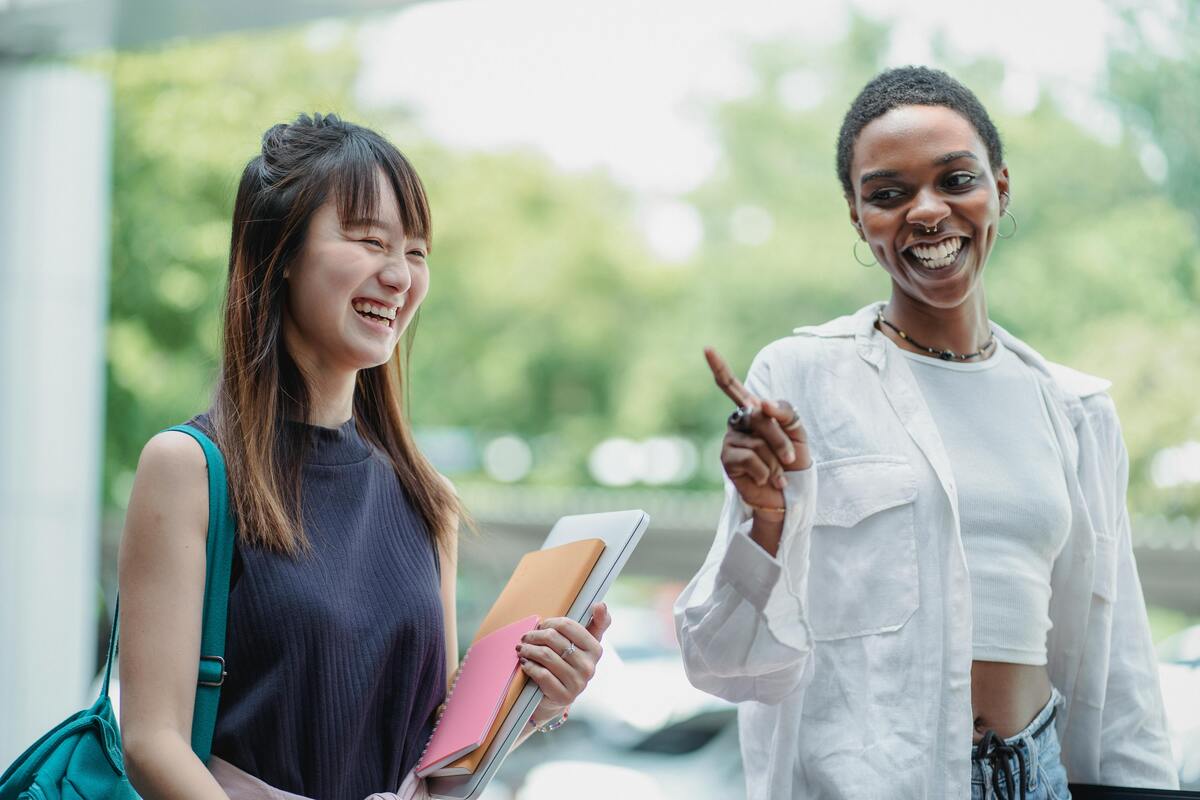 30 Questions to Get to Know Someone: Effective Ways to Avoid Awkward Silence