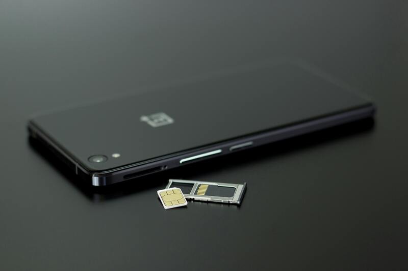 Can-I-transfer-eSIM-from-one-phone-to-another-by-myself