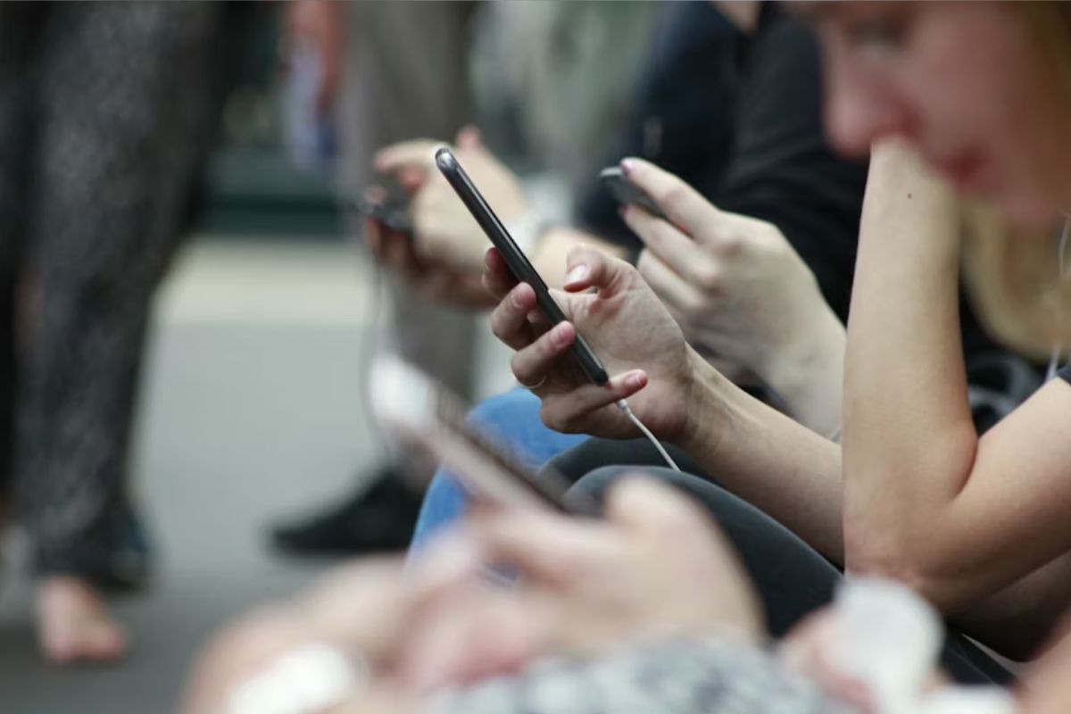 What Is Lifeline Program? Get Lifeline Free Phone & Internet Today!