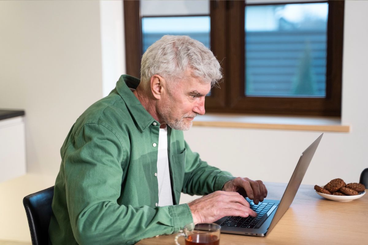 Free Laptops For Senior Citizens: Guide For Low-Income
