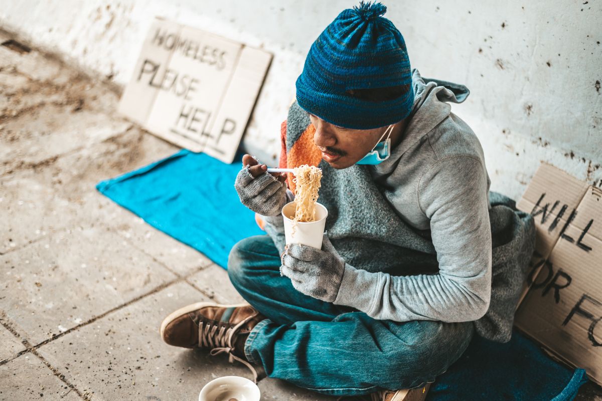 How to Get a Free Phone for Homeless People Near You