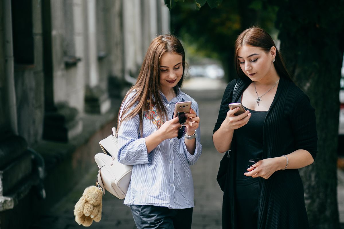 Free Phone When You Switch: How to Get a New Phone & Service