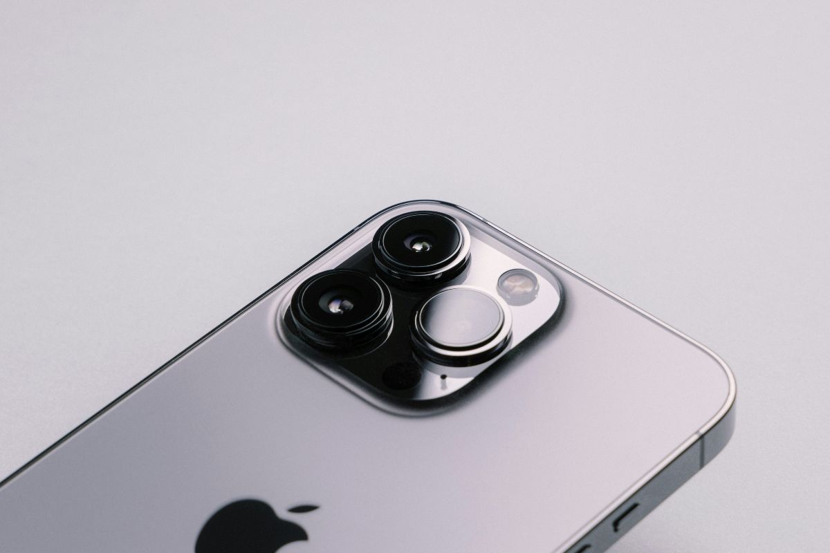 Can I Really Get a Free Government iPhone 13 Near Me? Explore Now!