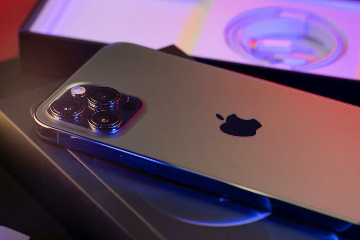 Free Government SIM Card for iPhone: How to Get Free Service in 2026