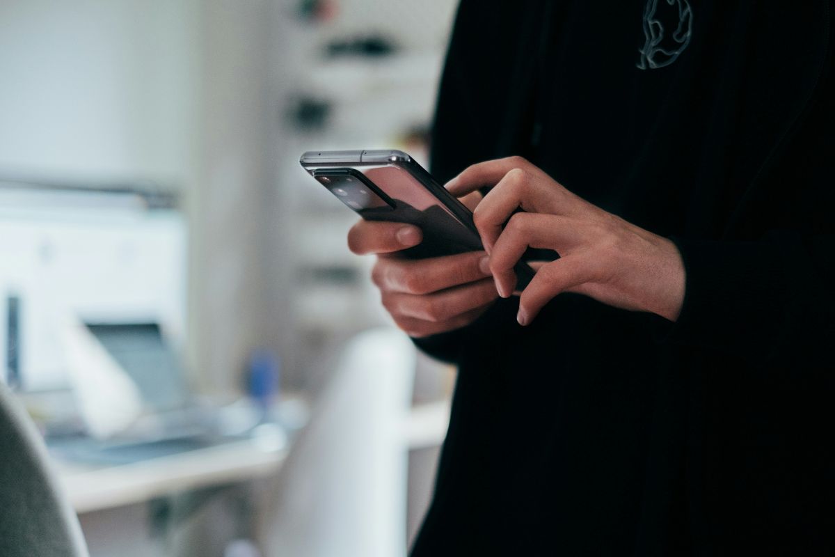 How Does a Dual SIM Phone Work for Smarter Connections