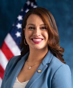  senator Catalina Cruz